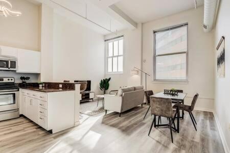 Cozysuites - 2Br With Direct Skybridge Access #5 Indianapolis Kültér fotó